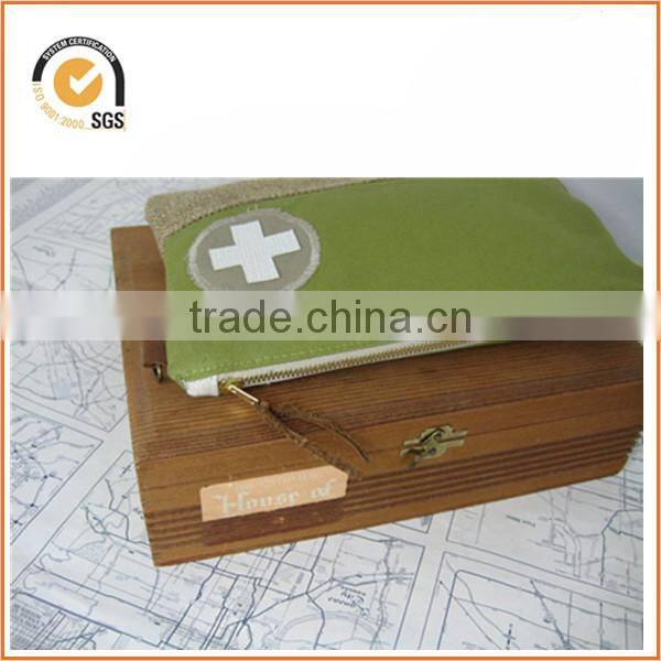 Cat Eye Glasses Applique Zipper Pouch/Makeup Bag: Natural Canvas with Black and White Plaid and Rhinestones By Chiqun Dongguan