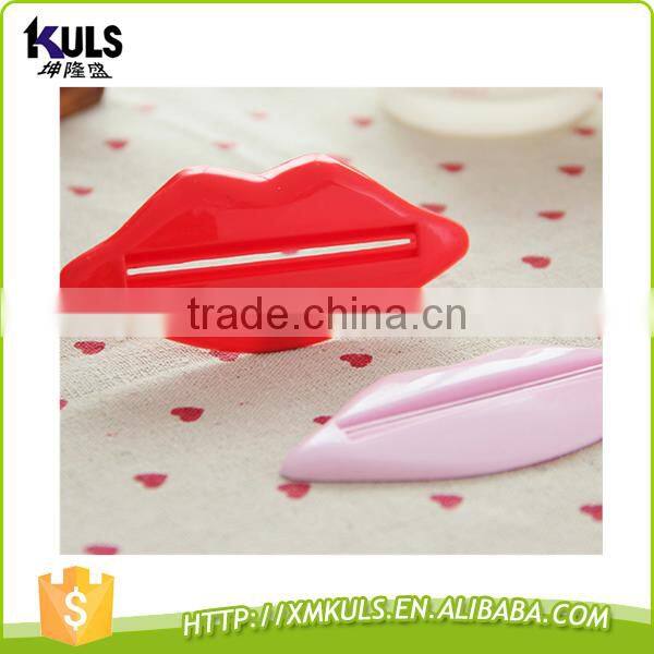 Multi-function lips creative lovely toothpaste squeezer