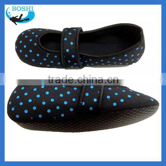 top quality nice design neoprene socks shoes in China