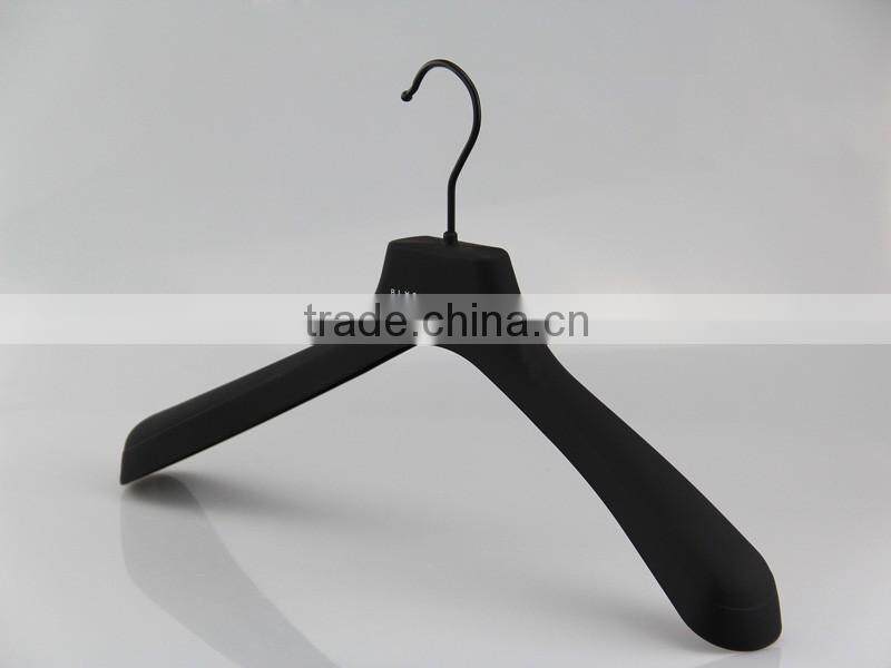 black rubber hanger with wide shoulder for coat