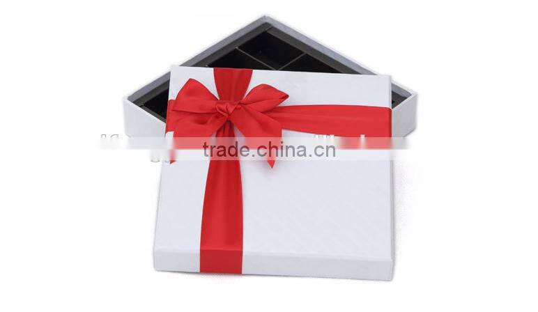 good quality 12 case candy gift box can be added LOGO White chocolate box