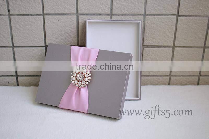 Exclusive wedding invitation boxes in handmade