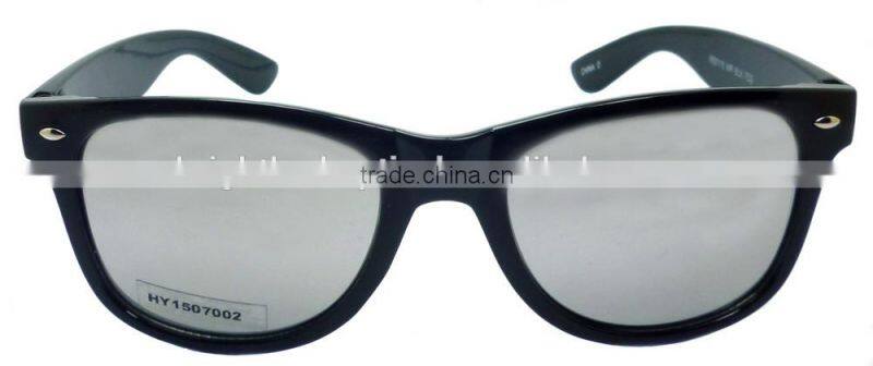 2015 New style high quality sunglasses with pouch