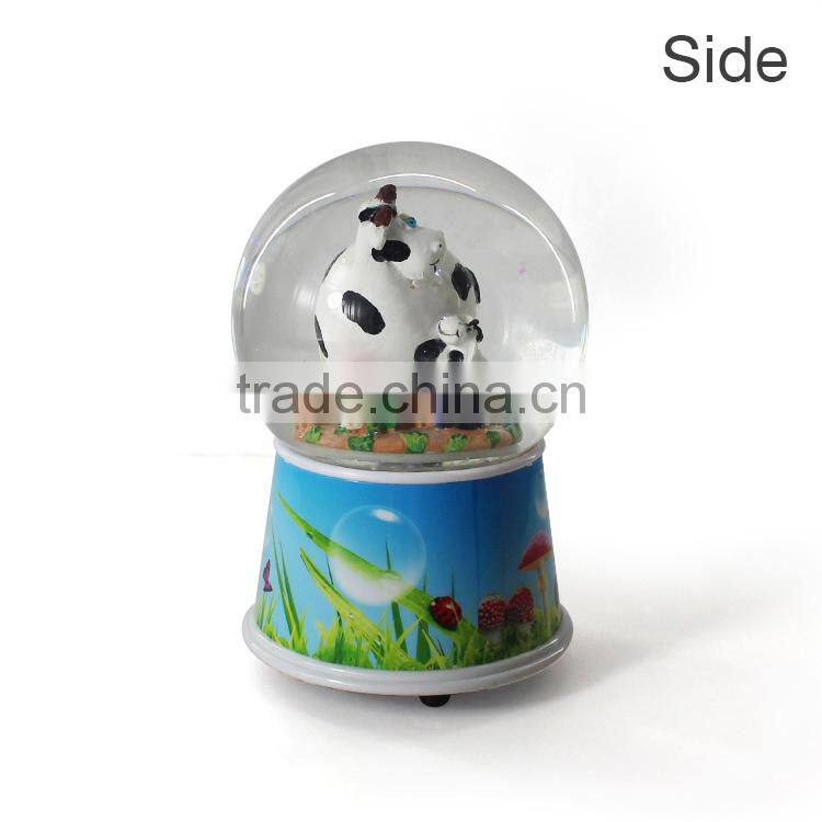 Polyresin customized spinning snow globe
