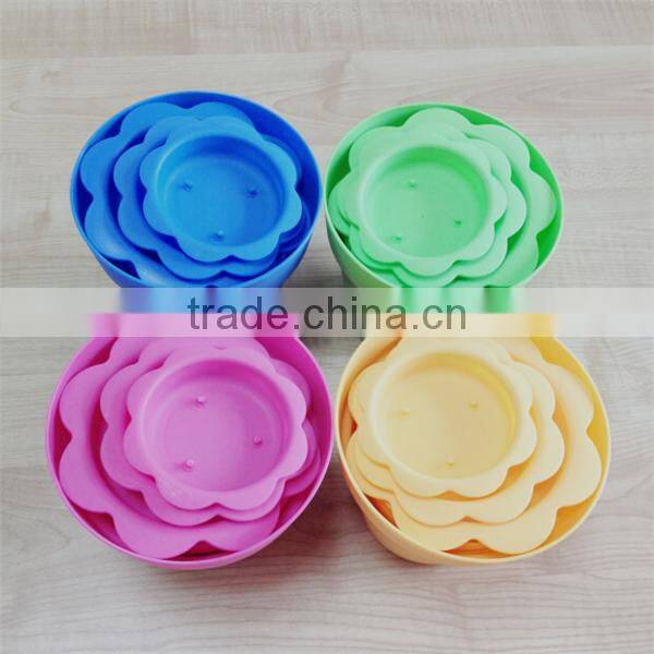 Plastic flower pot garden planter
