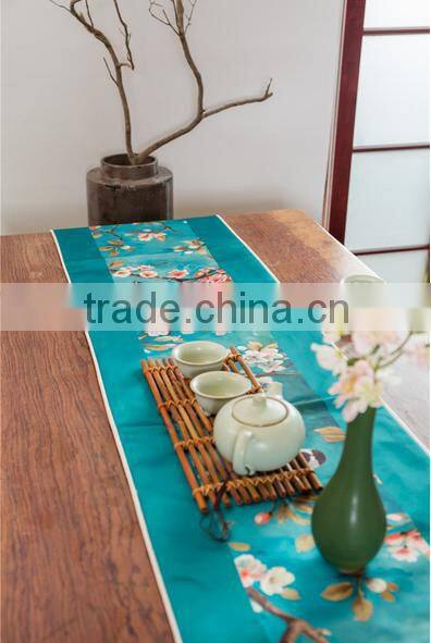 Chinese Style Flower-And-Bird Printed Polyester Table Runner