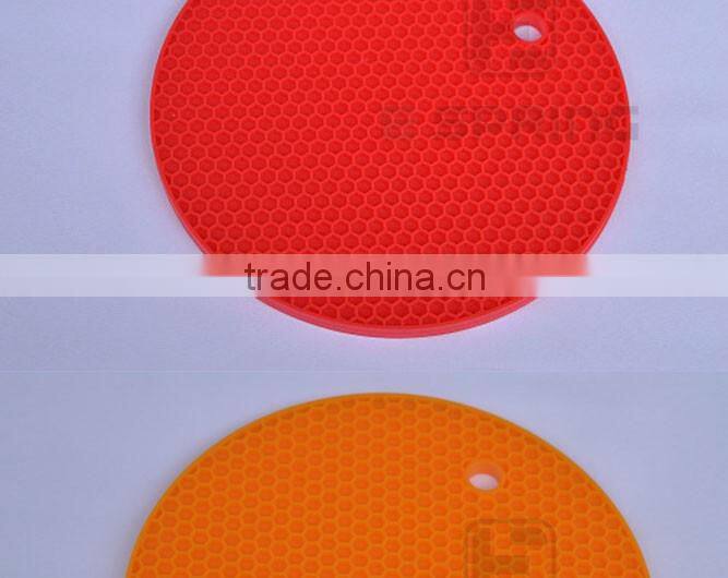Heat Insulation Anti-skidding Silicone Table Mat