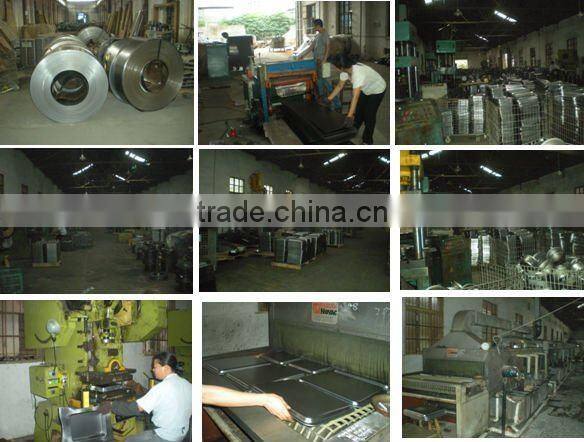 bakeware with silicone handles