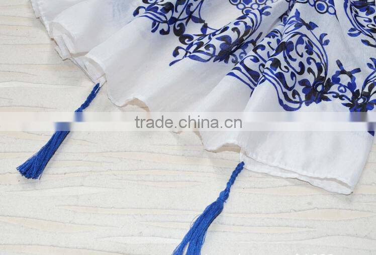 Autumun Winter Fashion Blue And White Porcelain Printing Cotton Pashmina Scarf With Tassel