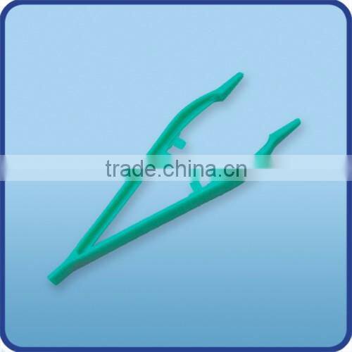 Disposable sterile wound dressing pack/custom tweezers