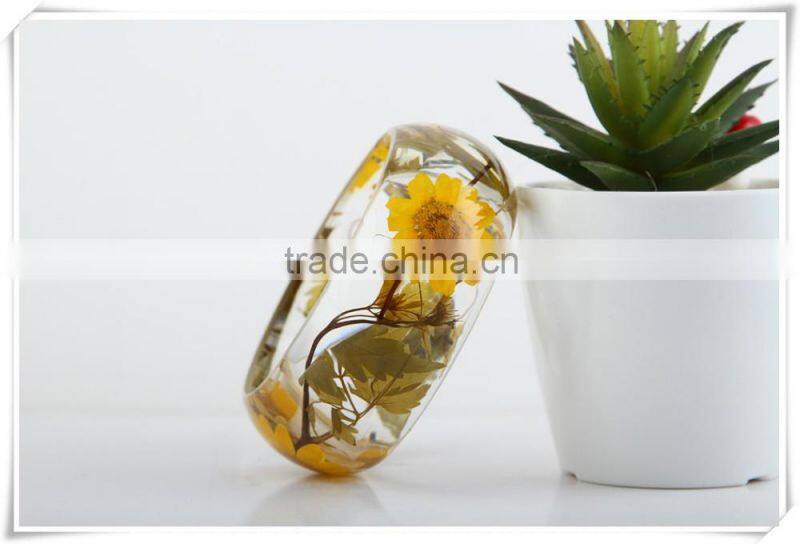 wholesale 2016 special and custom design hot sale real flower resin bangle