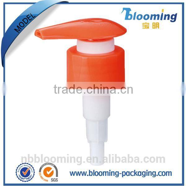 White plastic foam pump dispenser for cosmetic bottle