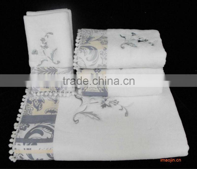 bath towels woven with bamboo and cotton fabric
