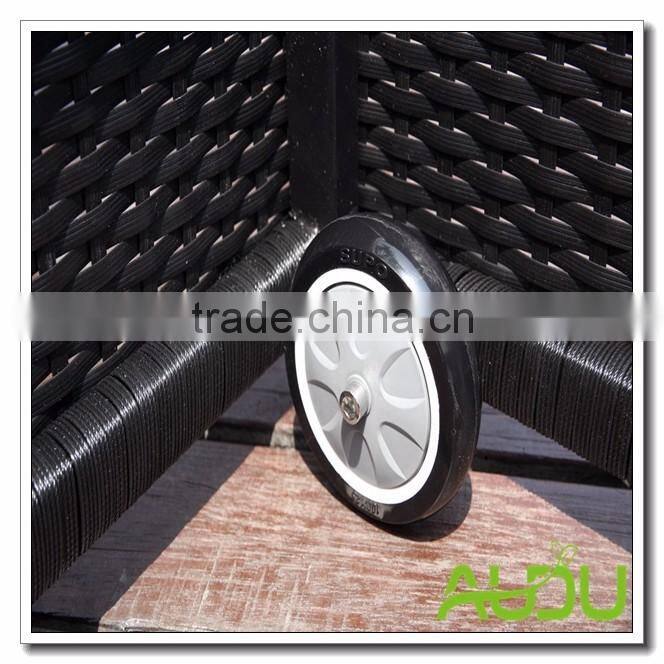 Philadelphia Patio Outdoor Wicker Lounger