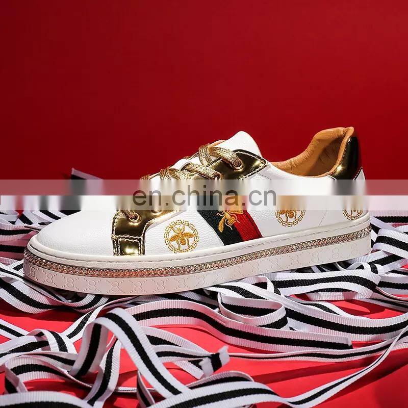 Wholesale men and women casual small White Sports Skateboard Shoes Bee sports shoes jogging shoes 36-44