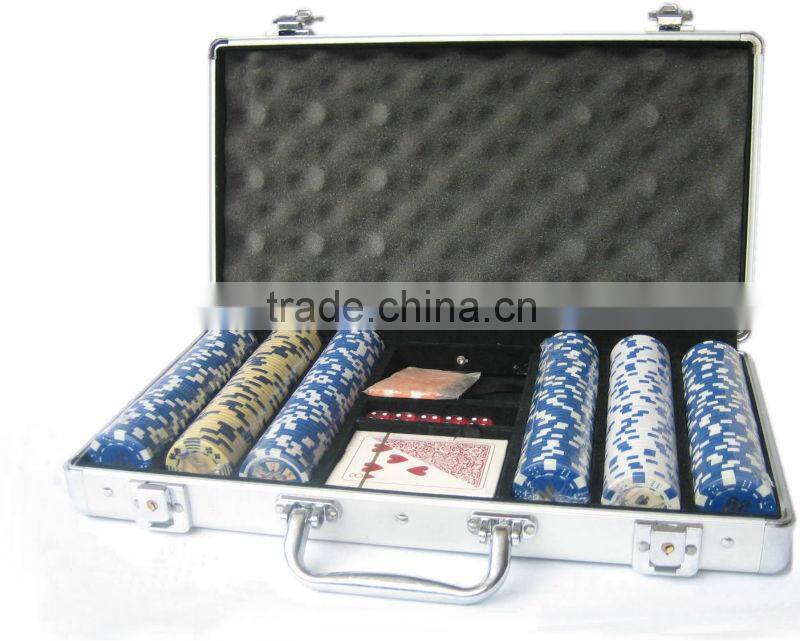 premium poker chip set Poker Set with 600 chips and carrying case