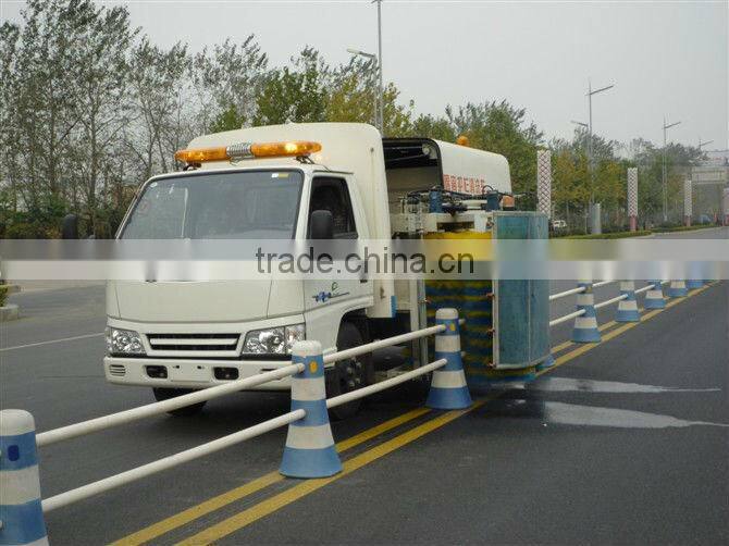 2013NEW Dongfeng 4*2 broom sweeper truck / tow road sweeper