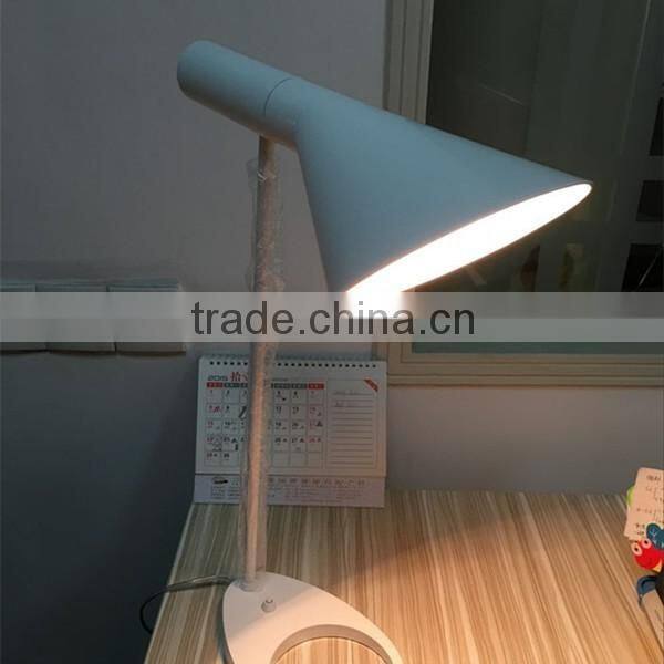 Arne Jacobsen modern AJ table lamp