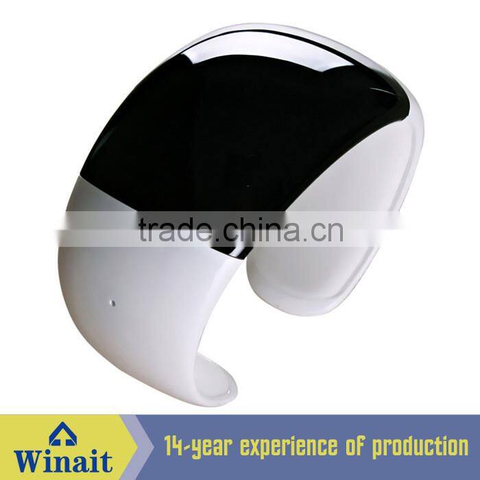 Latest Wrist Bluetooth Bracelet Smart Watch Bracelet with OLED caller ID display for mobile phone WT-19