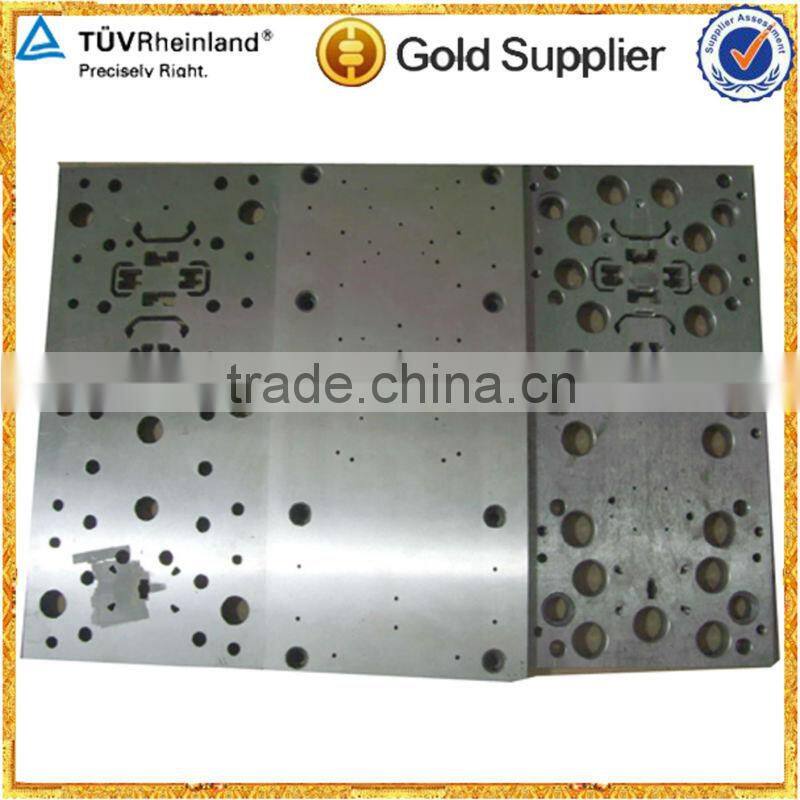 Metal logo mark for handbags