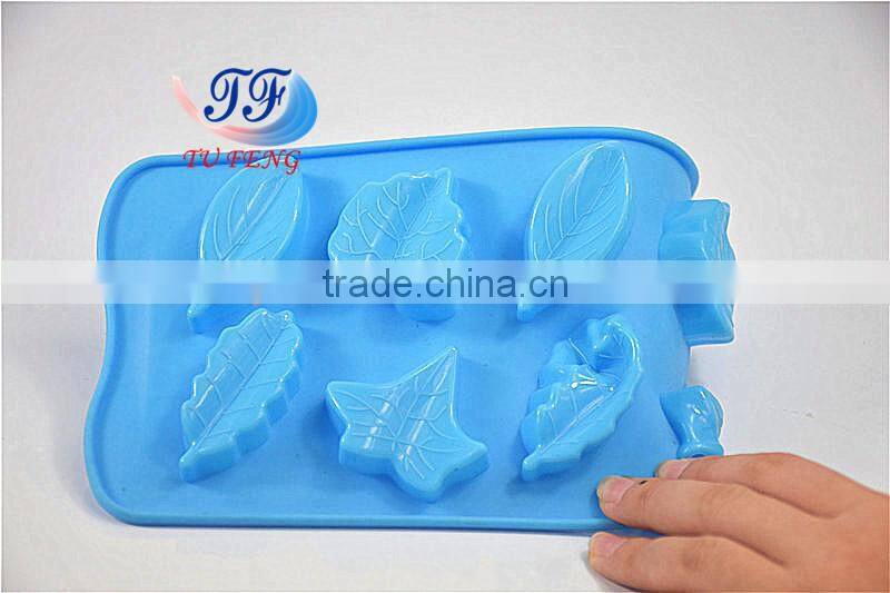 2015 dongguan wholesale food grade maple leaf shape ice cube tray