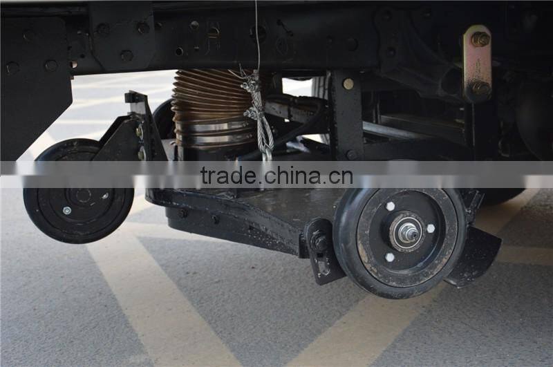 Cheap price DFAC 4*2 road clean truck for sale