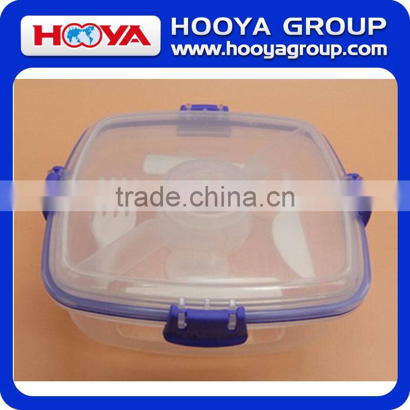Plastic food container