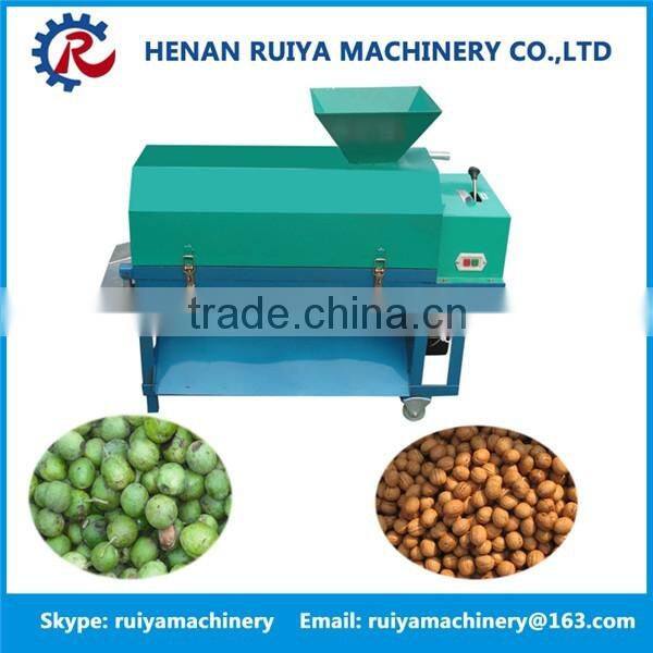 Green walnut peeling and washing machine