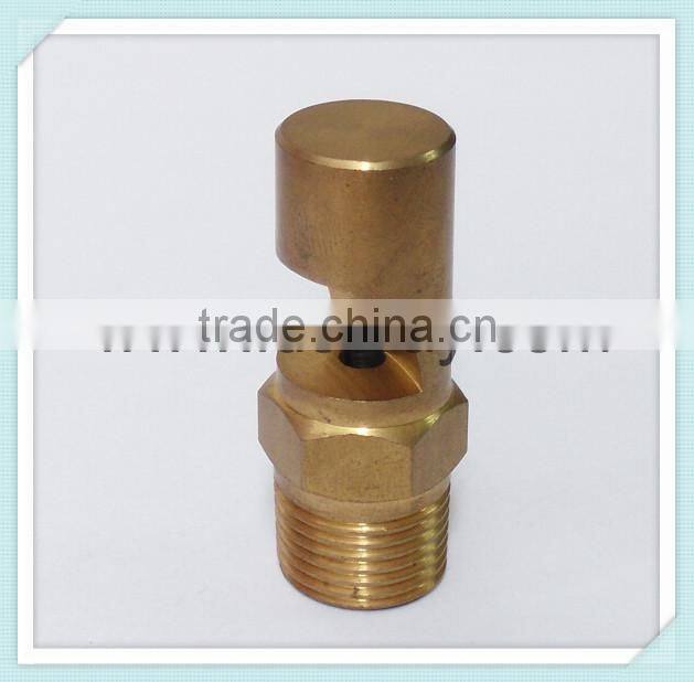 High impact cleaning spray nozzle