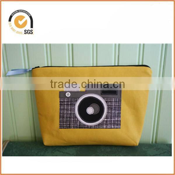 Vintage Camera Applique Zipper Pouch/Makeup Bag: Natural Canvas with Black and Silver Chevron-Print Chiqun Dongguan CQ-H01096