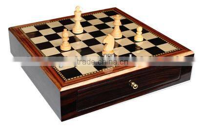 Attractive Deluxe High Gloss Ebony And Maple Veneer Chess Checkers Table