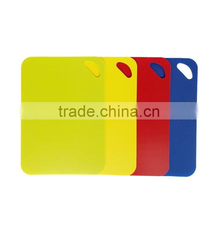2016 hot selling antimicrobial non slip flexible pp chopping board cutting board set