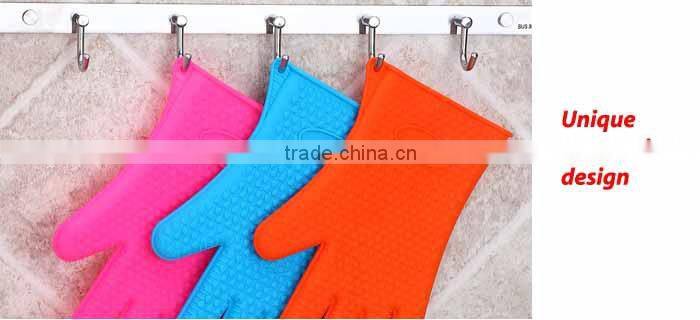 Heat-resistant microwave oven use silicone mitts