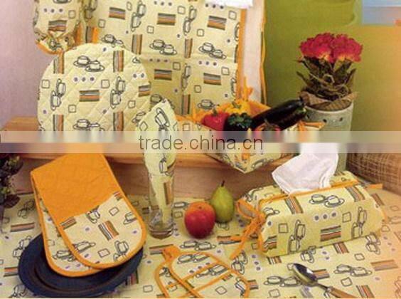 2016 silk screen pigment printing 3pcs cotton apron set with oven mitten pot holder set free samples China Supplier