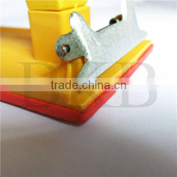 Abrasive emery cloth clamp with pp plastic handle