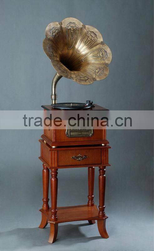 The phonograph Vinyl machine The old European archaize great horn speaker LP record player
