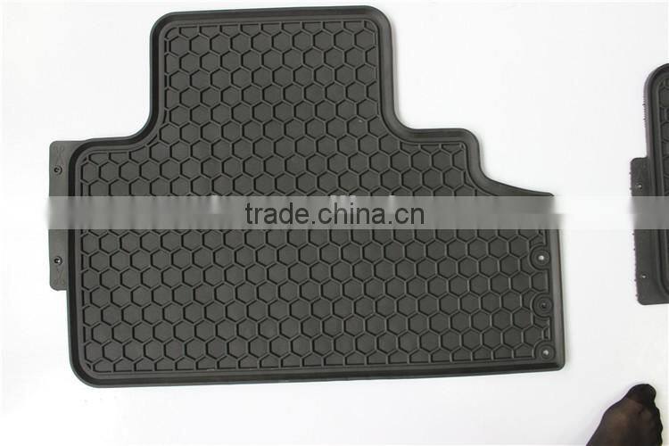 connected rear pieces with buttons for Hyundai Tucson custom car mat