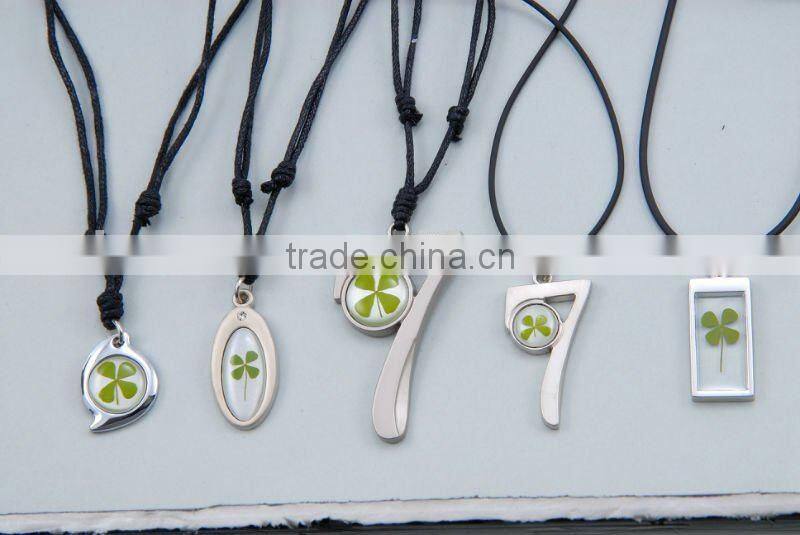 four leaf clovers lucky jewelry