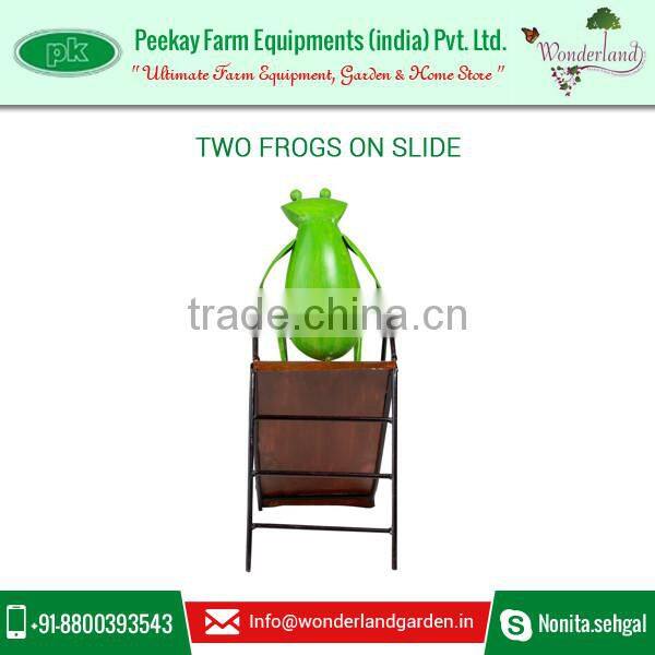 New Arrival Two Frogs Playing on Slide for Garden Decoration