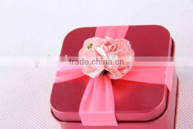 square metal with rose ribbon/gift box