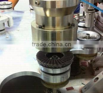 Automatic abrasive cloth slicing machine