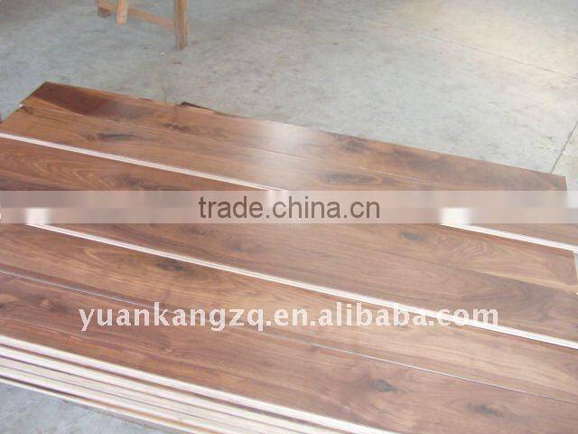 Oak engineered wood flooring