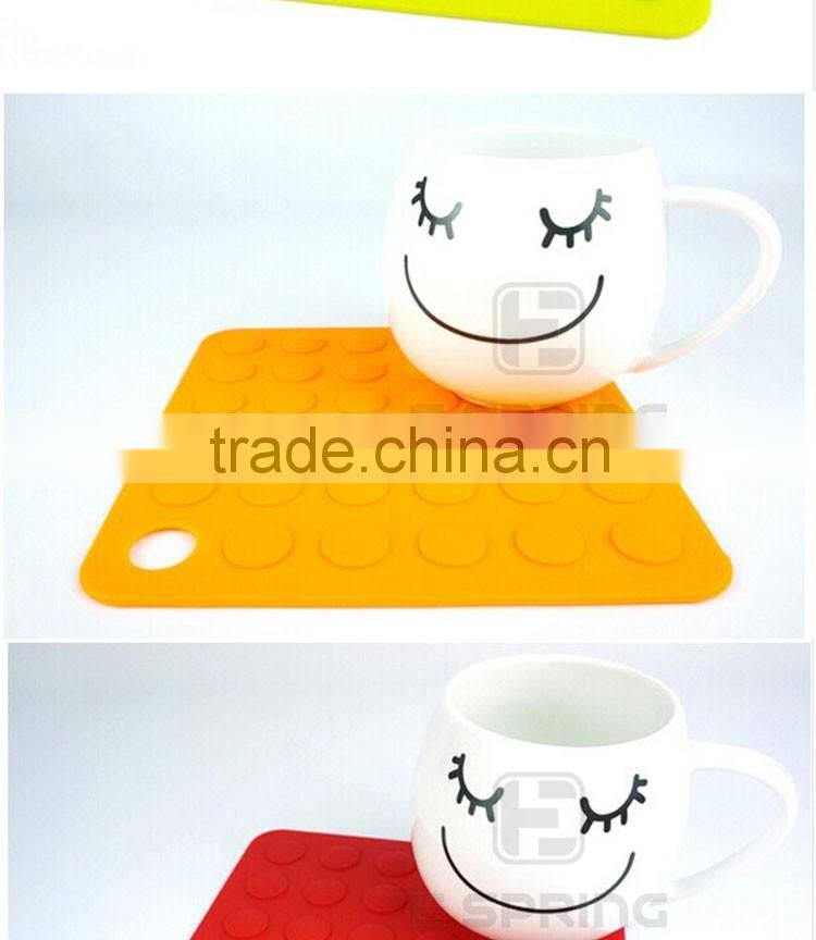 Non-slip salient point silicone chicken pot mat