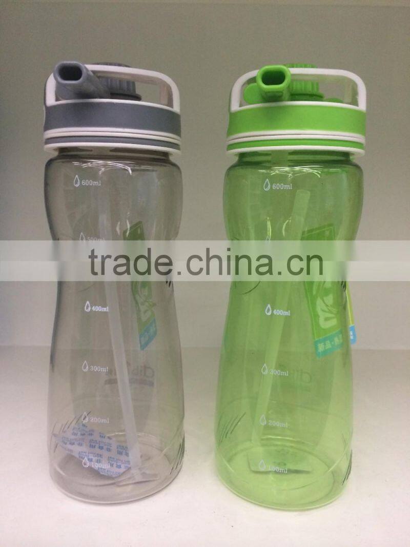 Portable plastic water bottle sports bottle with straw