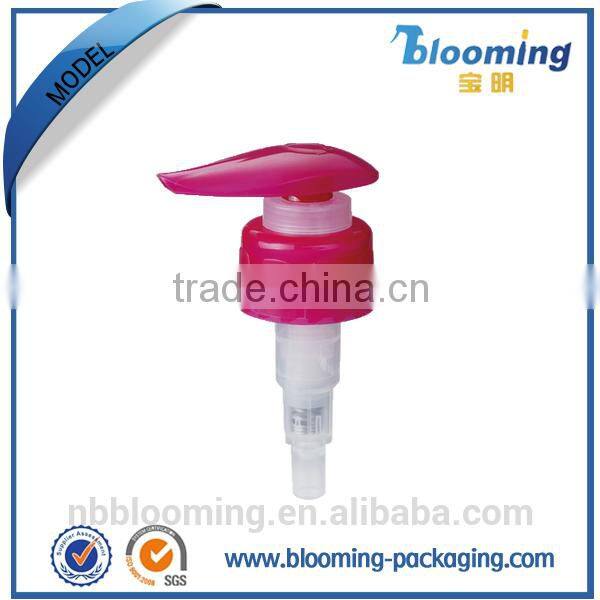 White plastic foam pump dispenser for cosmetic bottle