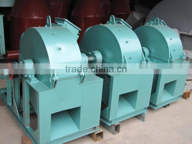 China Manufactures Mobile Wood Crusher , Wood Hammer Mill Crusher in Forestry Machinery
