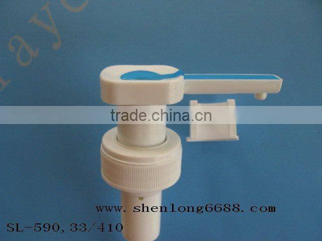 plastic soap pump dispenser has two parts at the top (SL-590,33/410)