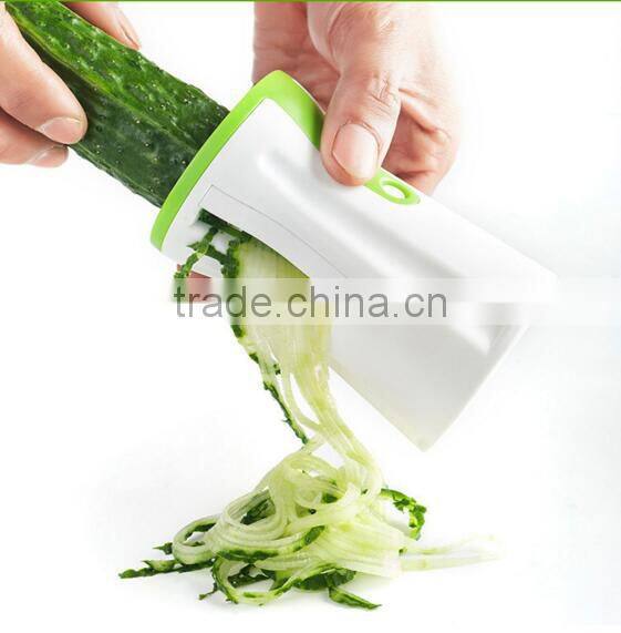 Kitchen helper for vegetables and juice squeezers slicers multi-functional plastic vegetable grater