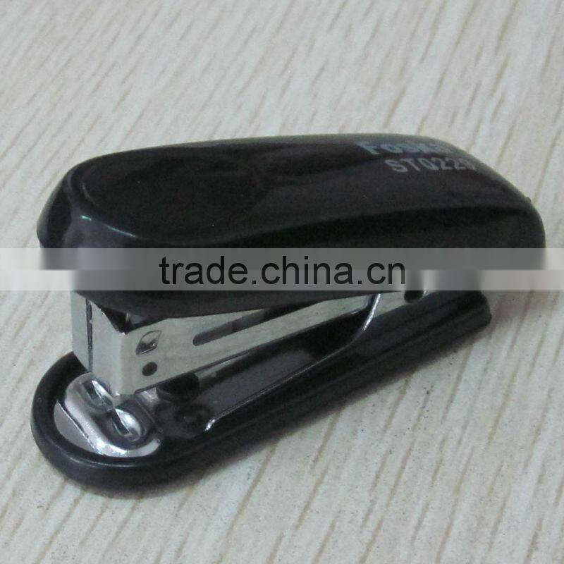2015 6.2cm plastic mini promotional stapler with staple remover