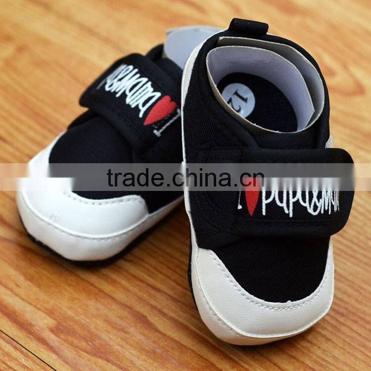 Love dad & mum printed baby booties